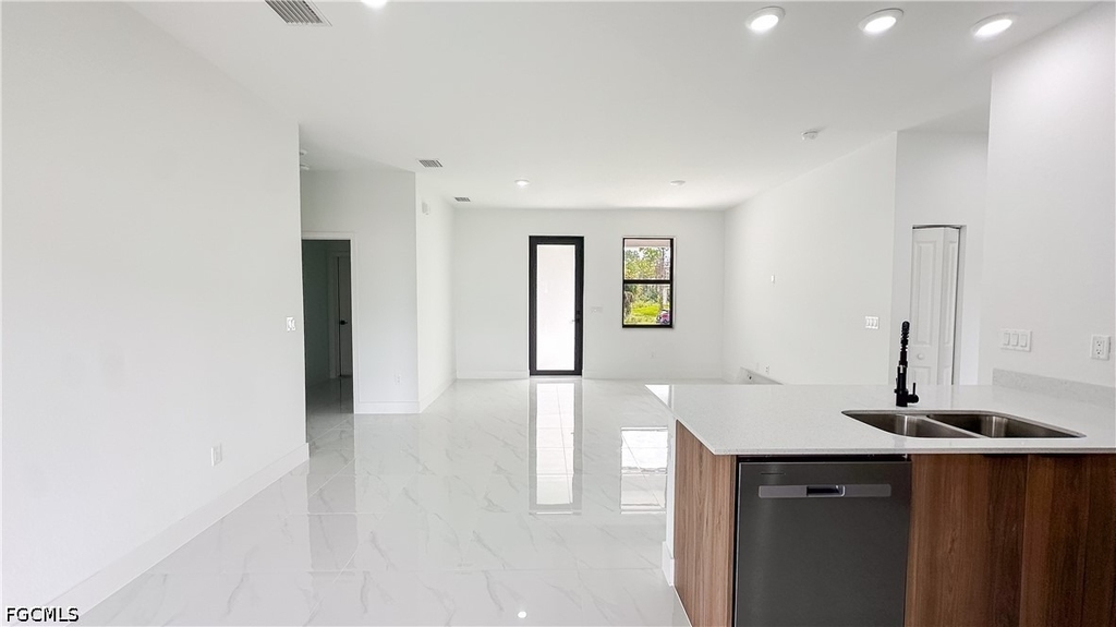 709 Avondale Street E - Photo 6