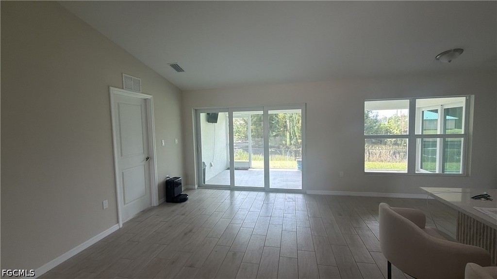 4034 Ne 9th Place - Photo 5