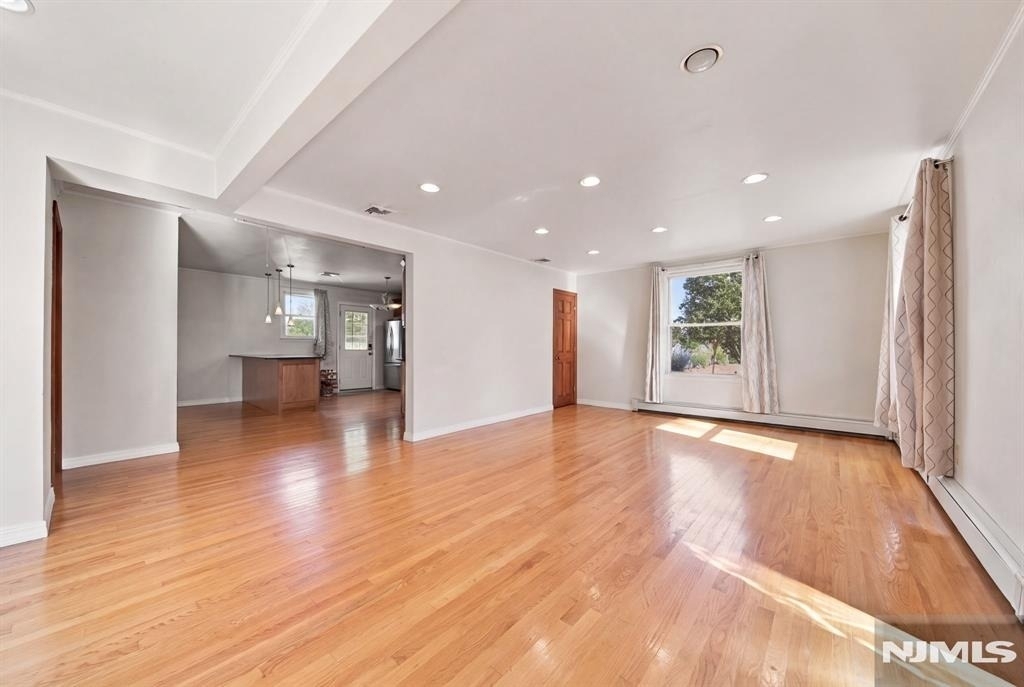 225 Walnut - Photo 4