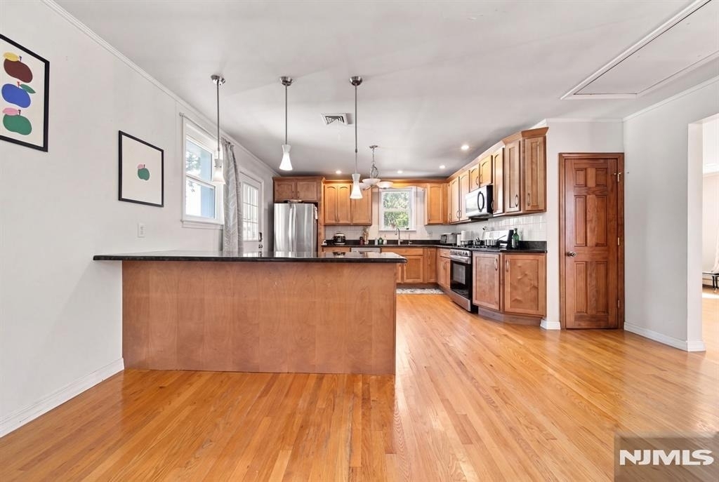 225 Walnut - Photo 6