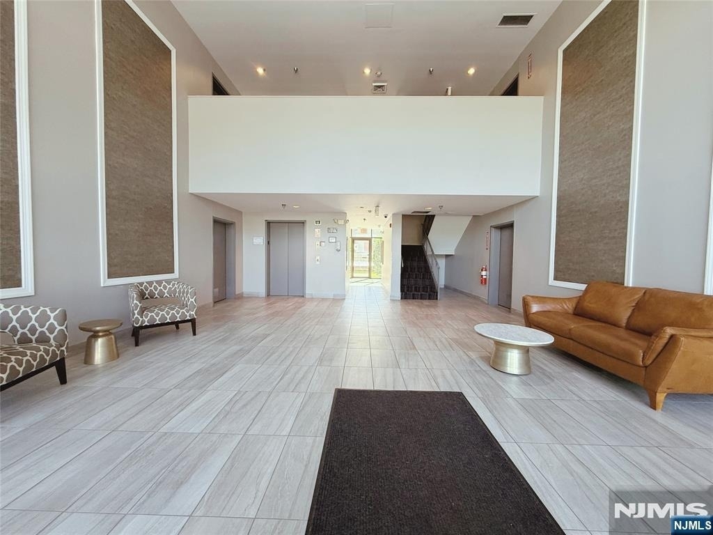 1111 River - Photo 1