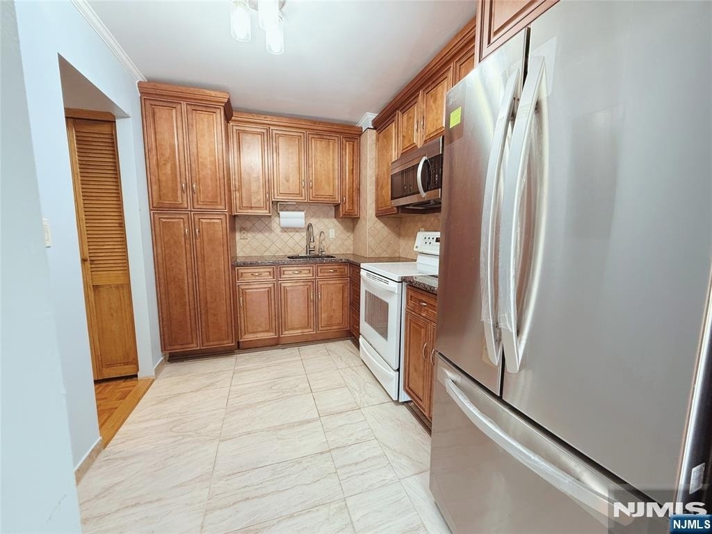 1111 River - Photo 8