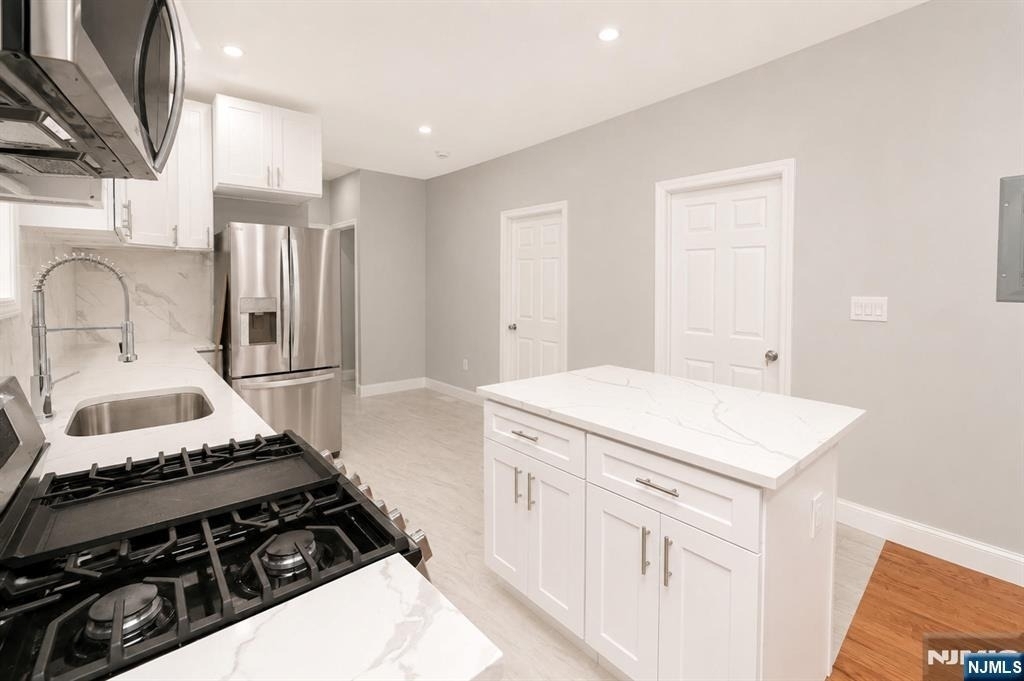 734 Summer - Photo 3