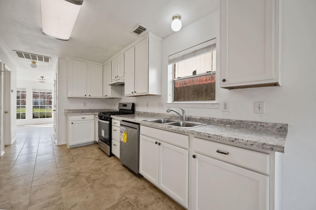 26900 Castlecliff Lane - Photo 10
