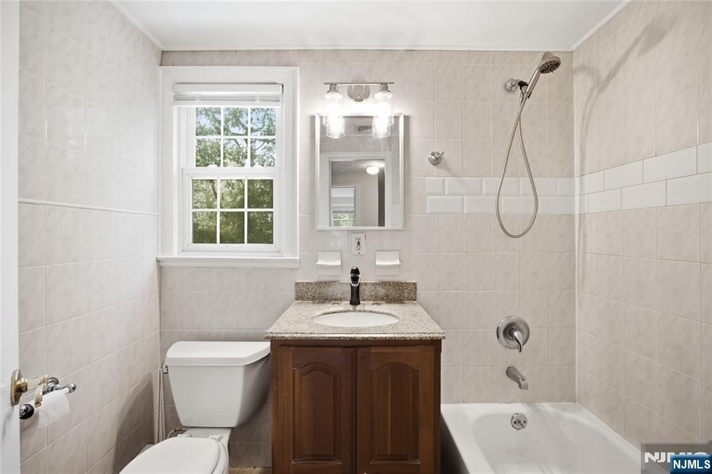 557 Monroe - Photo 16