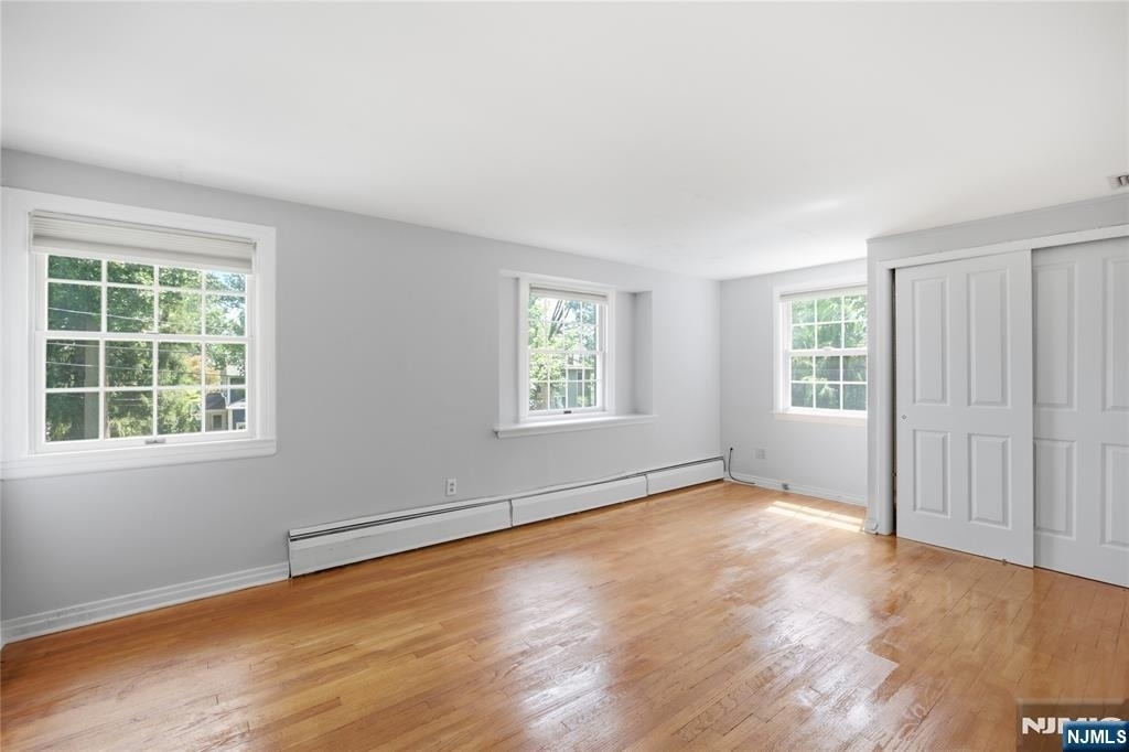 557 Monroe - Photo 11