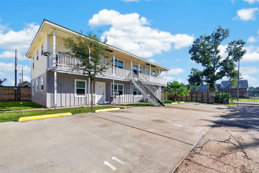3501 Brewster - Photo 1