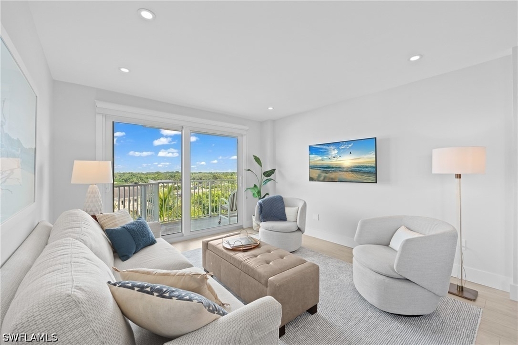 1300 Gulf Shore Boulevard N - Photo 4