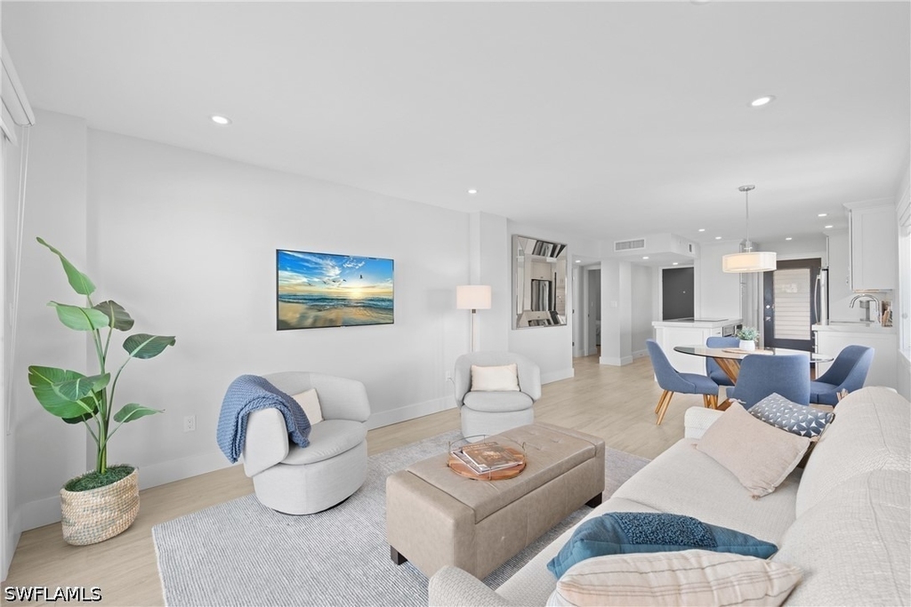 1300 Gulf Shore Boulevard N - Photo 5