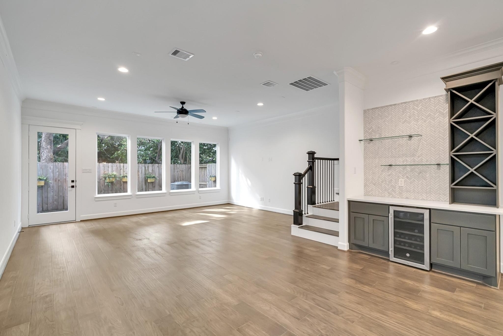 1723 Michigan Street - Photo 2