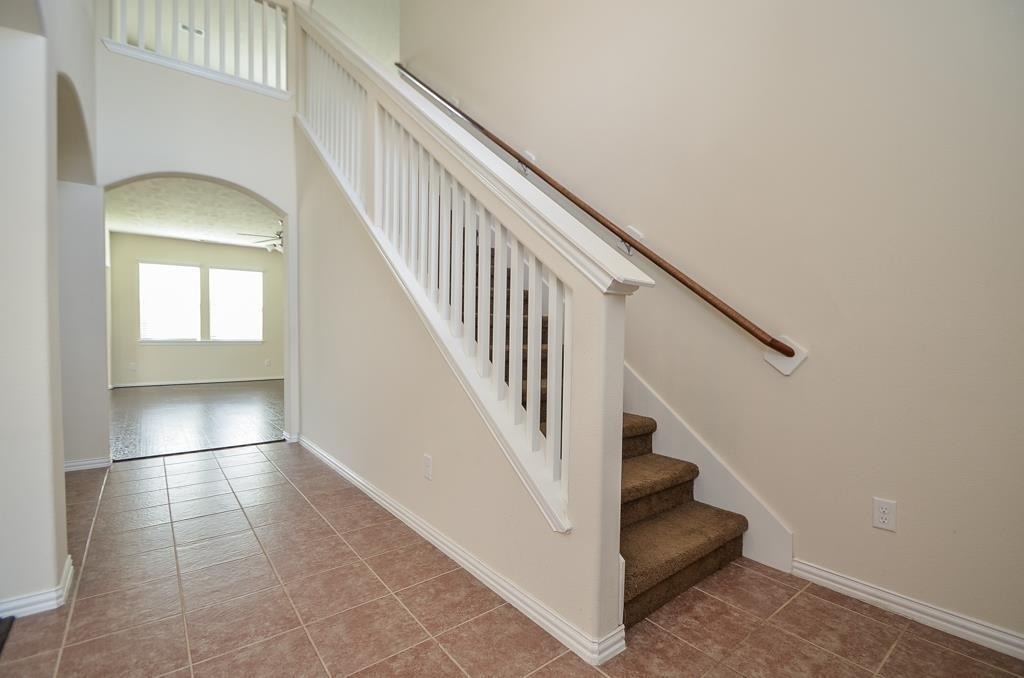 2827 Lakecrest Forest Drive - Photo 2