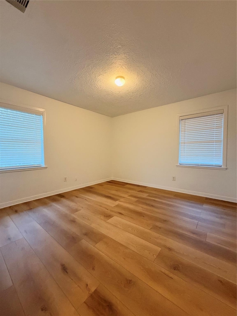 2101 John Street - Photo 6