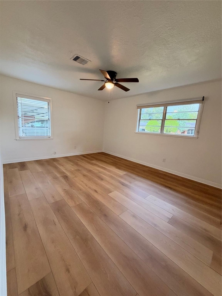 2101 John Street - Photo 3