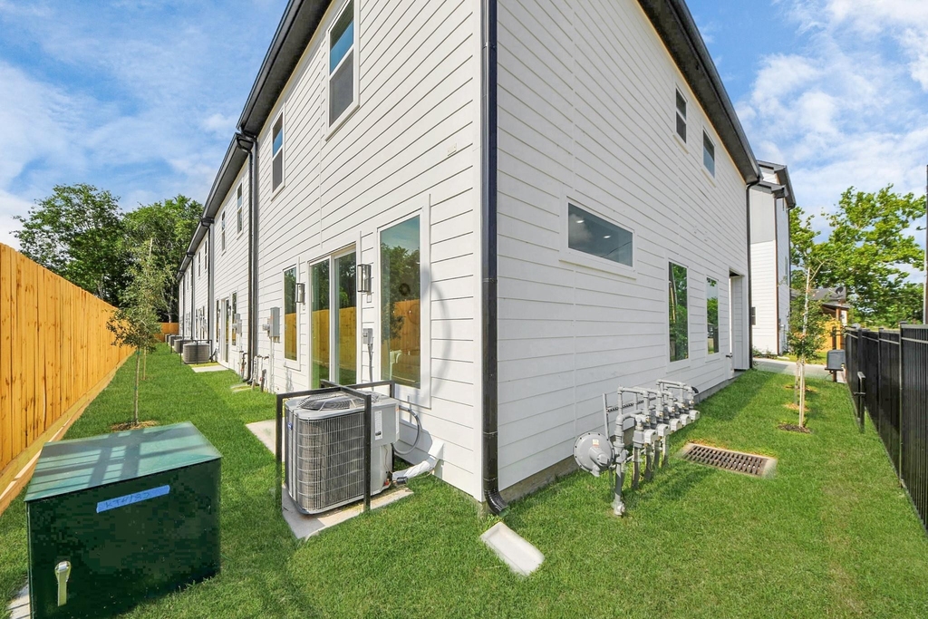2434 Harrington Street - Photo 37