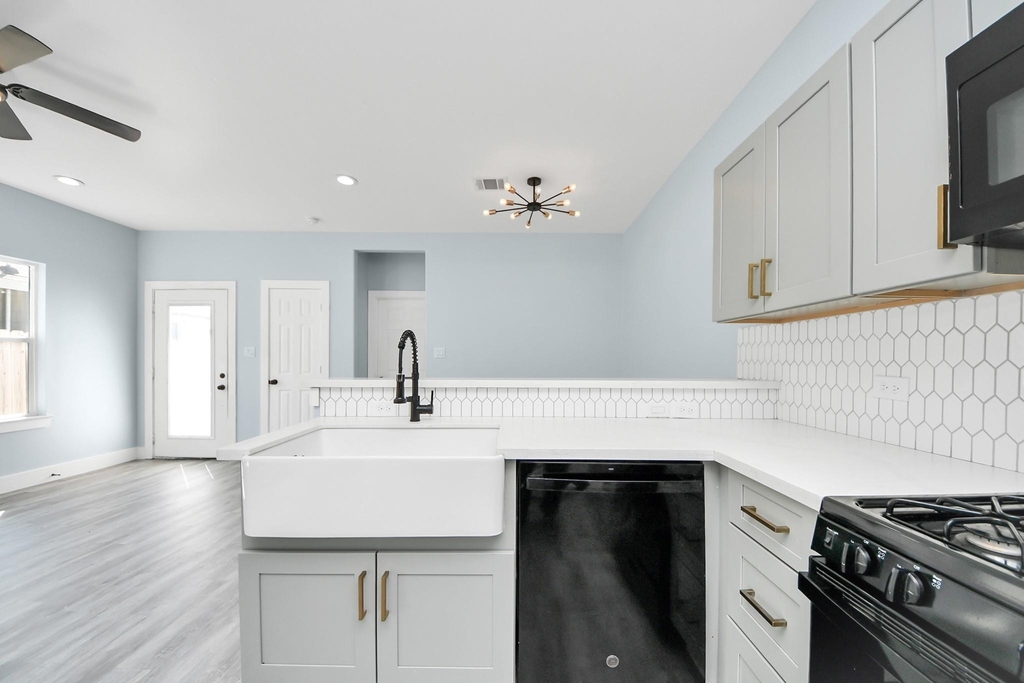7502 Sandle Street - Photo 7