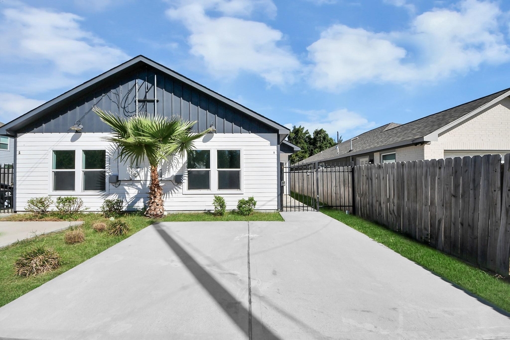 7502 Sandle Street - Photo 0