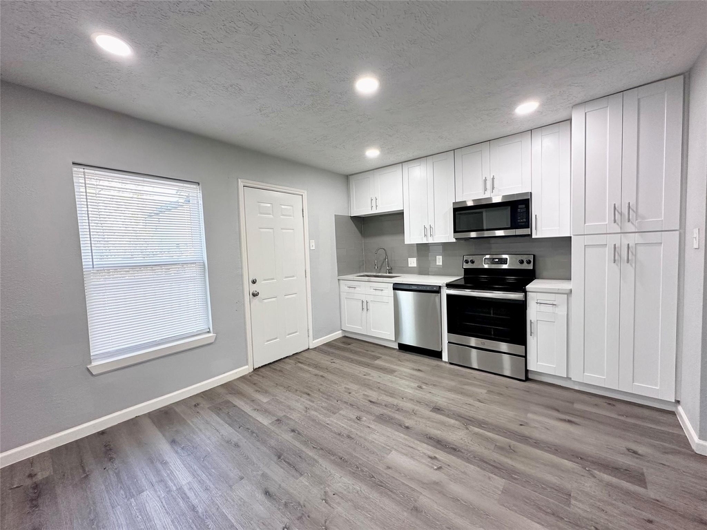 6611 Conley Street - Photo 2