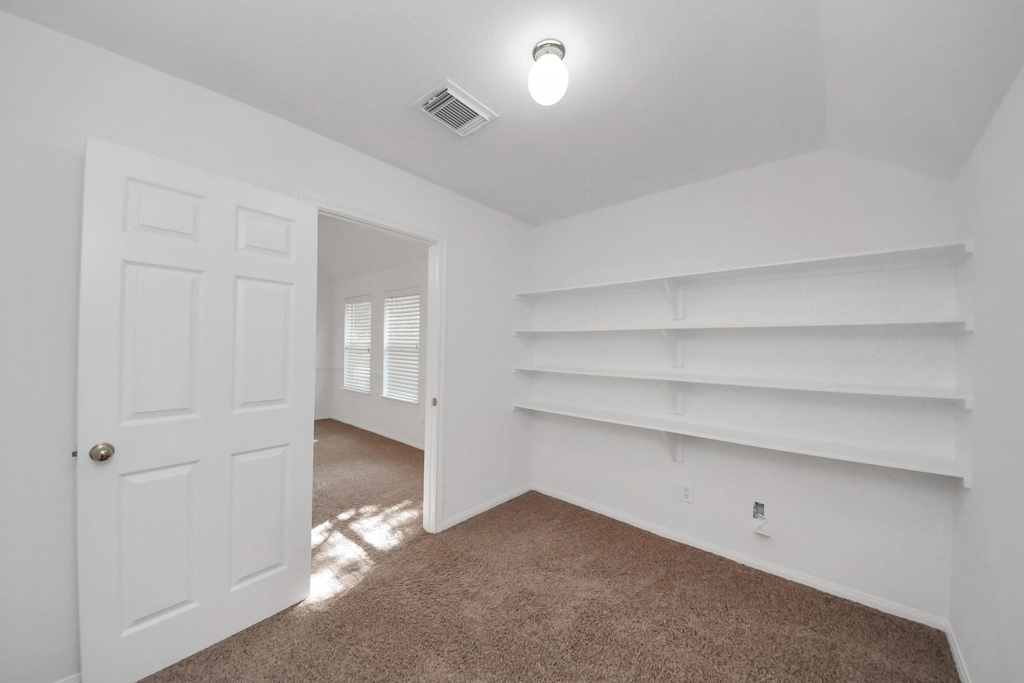 20111 Biscayne Hill Court - Photo 32