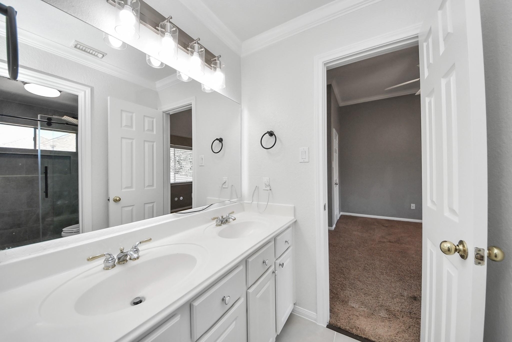 20111 Biscayne Hill Court - Photo 35