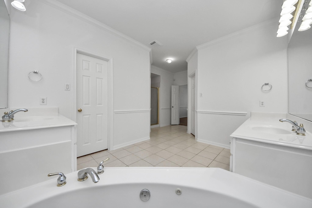 20111 Biscayne Hill Court - Photo 23