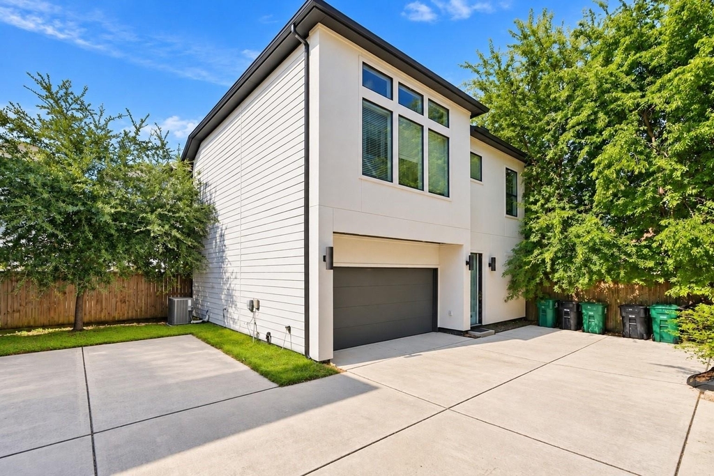 3015 Preston Street - Photo 0