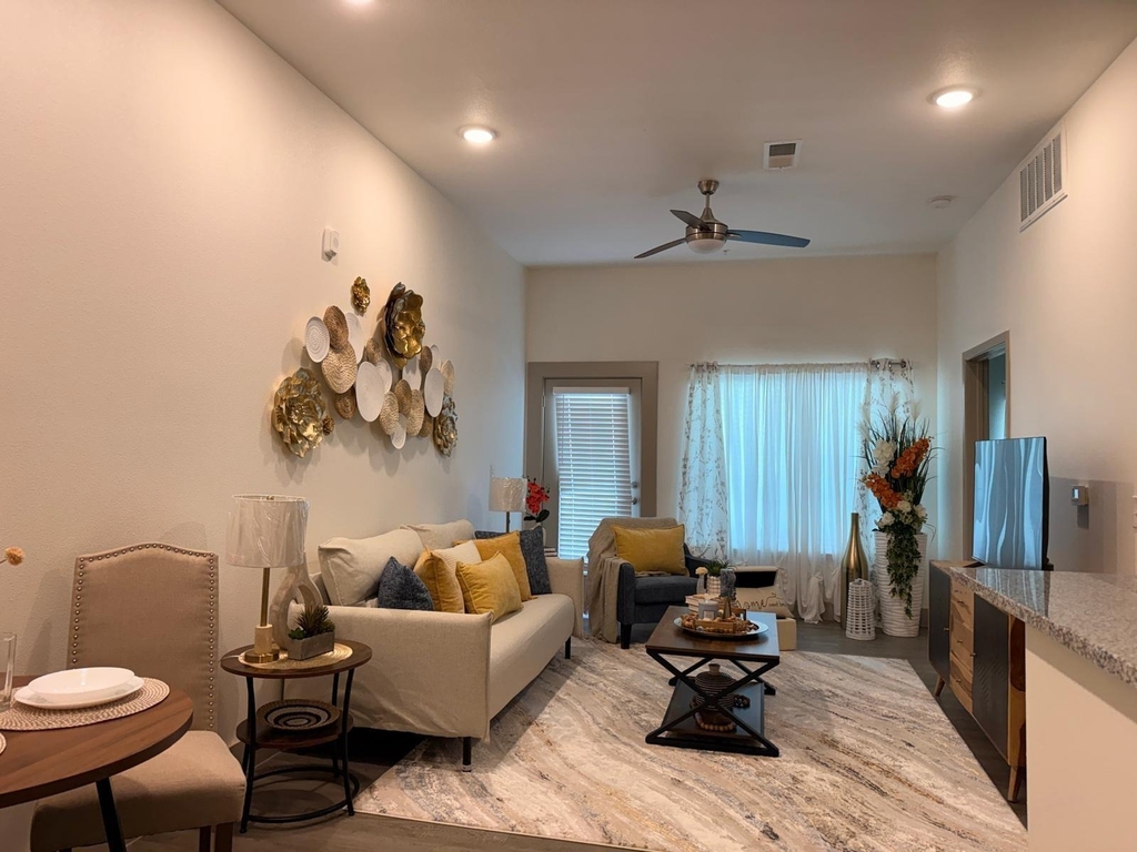 12424 Bellaire - Photo 4