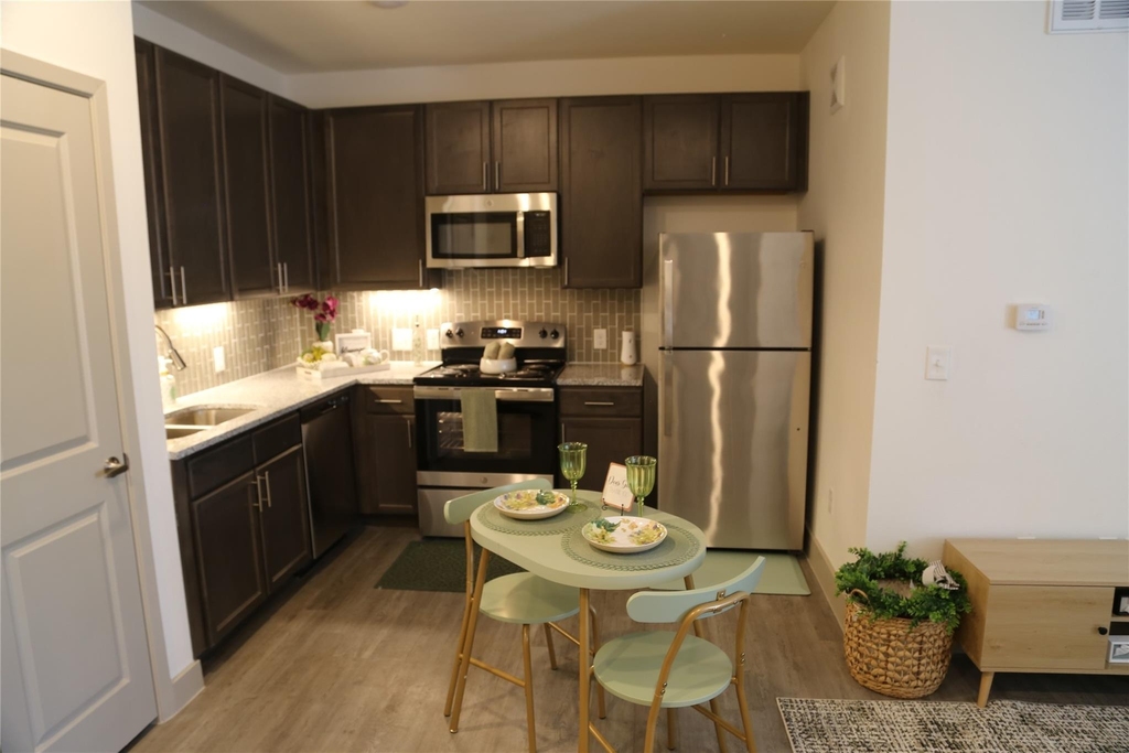 12424 Bellaire - Photo 3