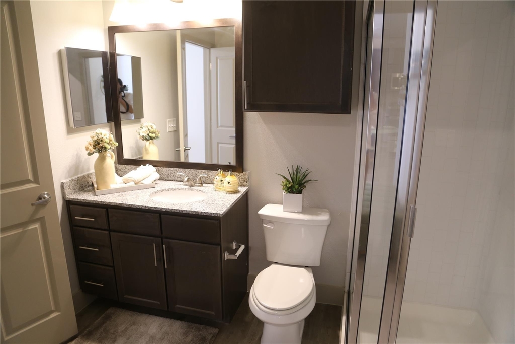 12424 Bellaire - Photo 2