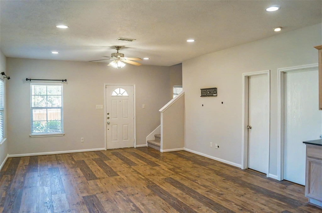 125 Clear Water Street W - Photo 5