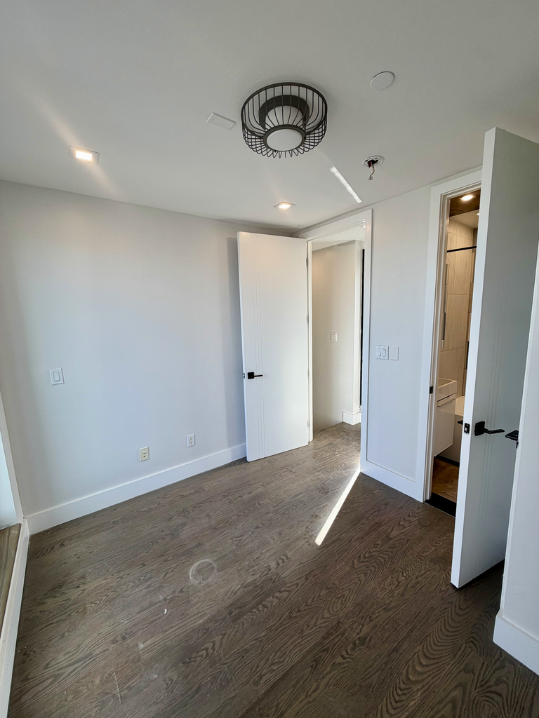 334 Evergreen Avenue - Photo 3