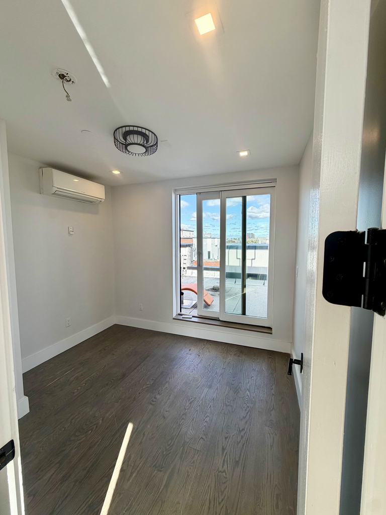 334 Evergreen Avenue - Photo 4