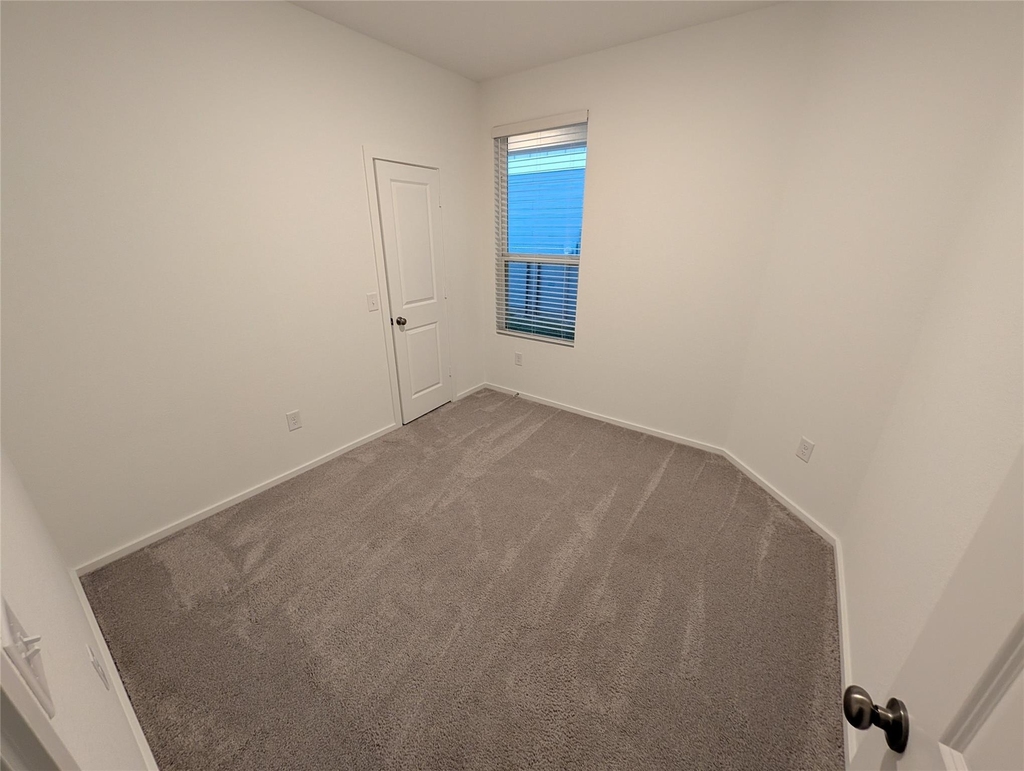 26013 Hampshire Drive - Photo 6