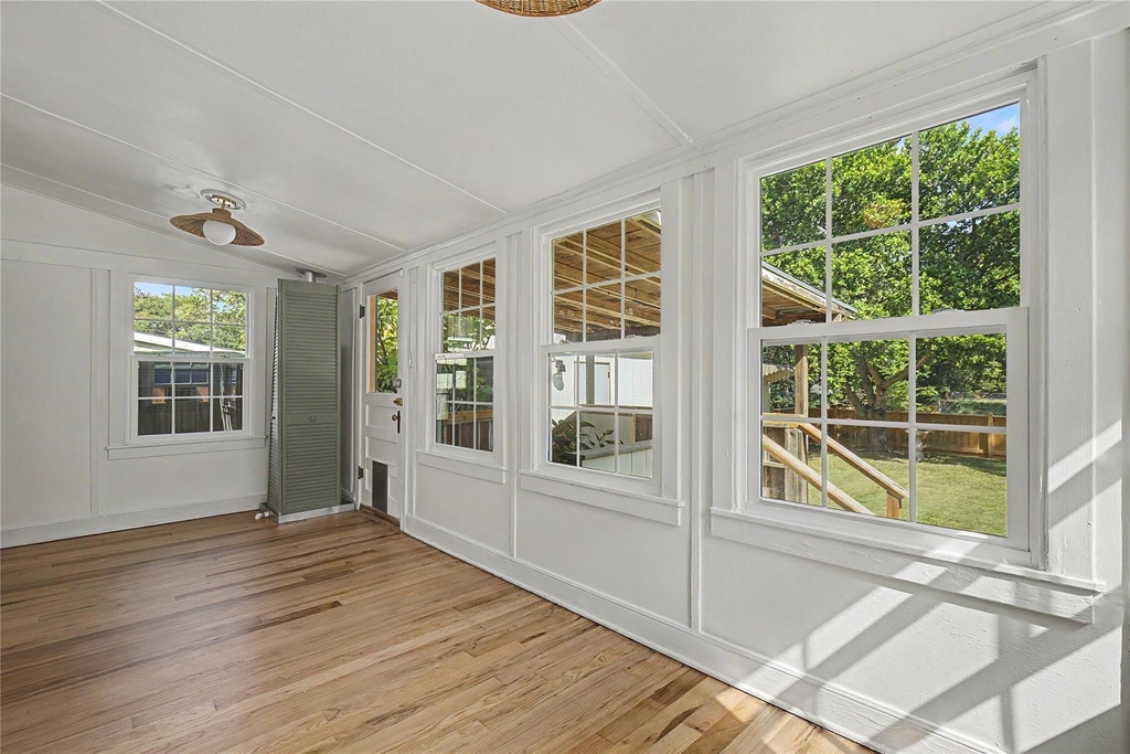304 Foster Street - Photo 14