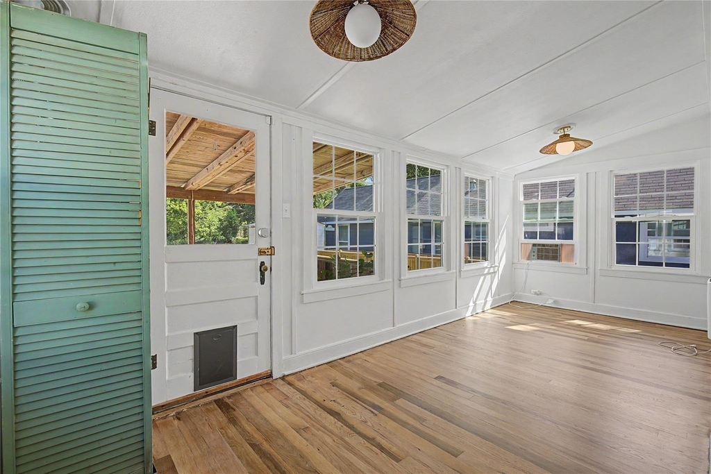 304 Foster Street - Photo 13