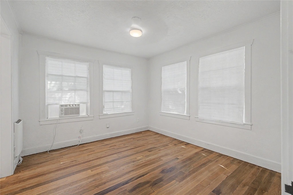 304 Foster Street - Photo 10