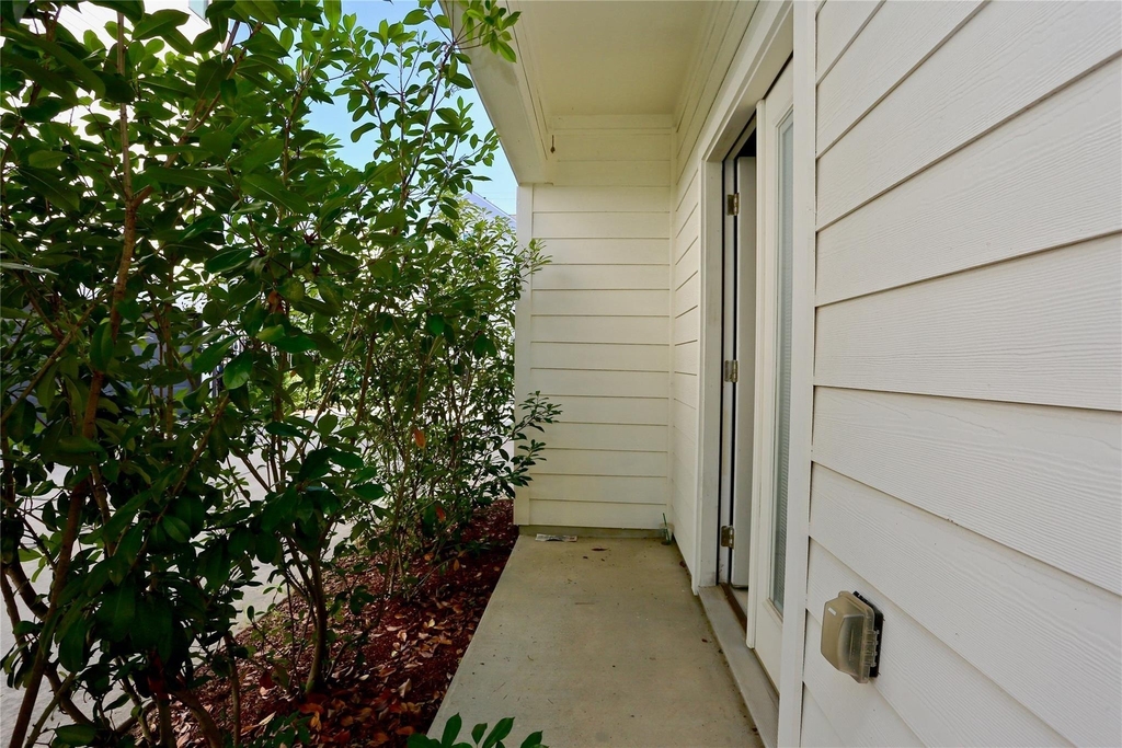 948 W 24th Street - Photo 20