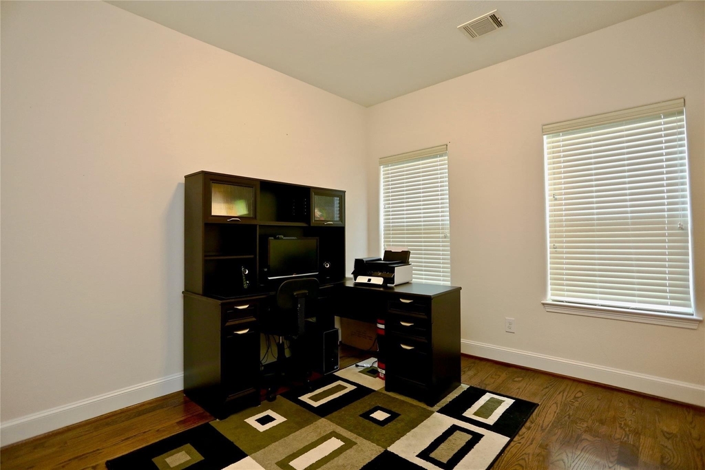 948 W 24th Street - Photo 12