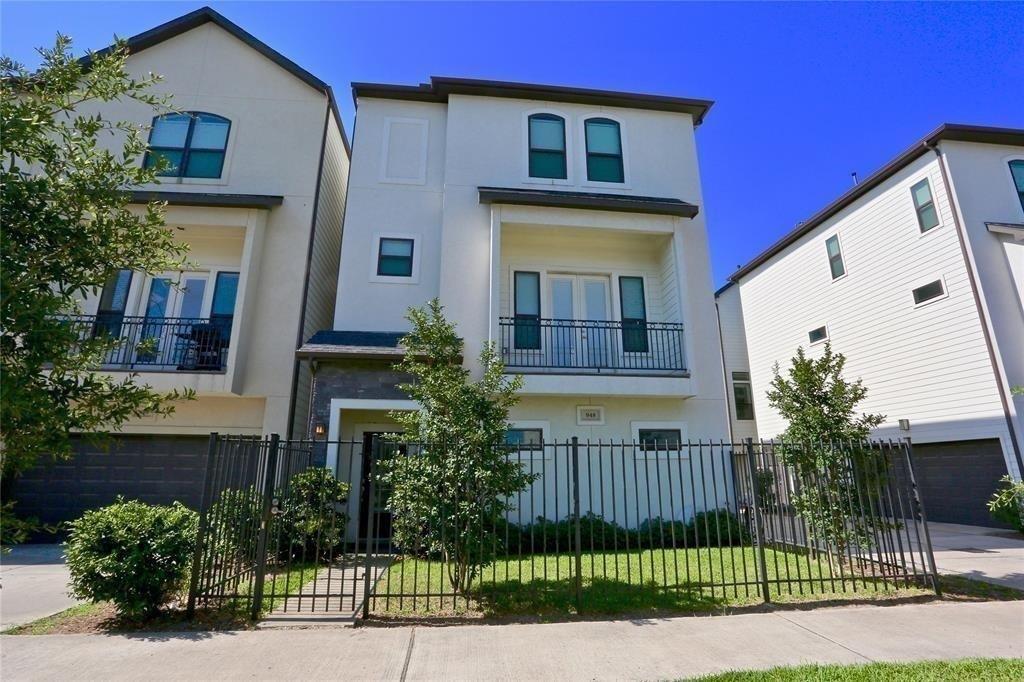 948 W 24th Street - Photo 0
