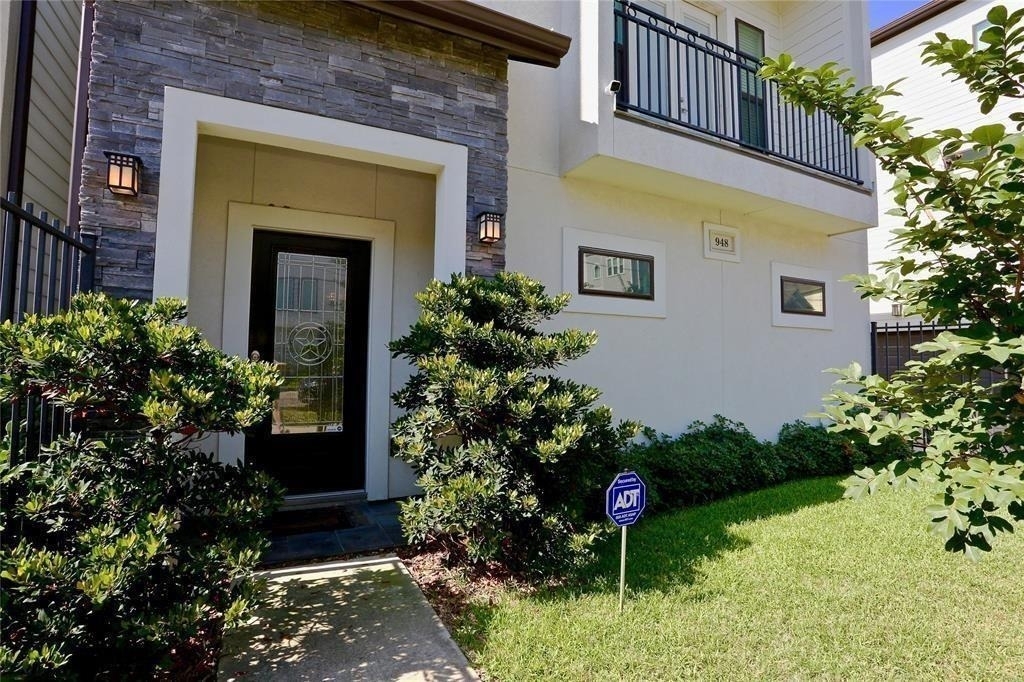 948 W 24th Street - Photo 1