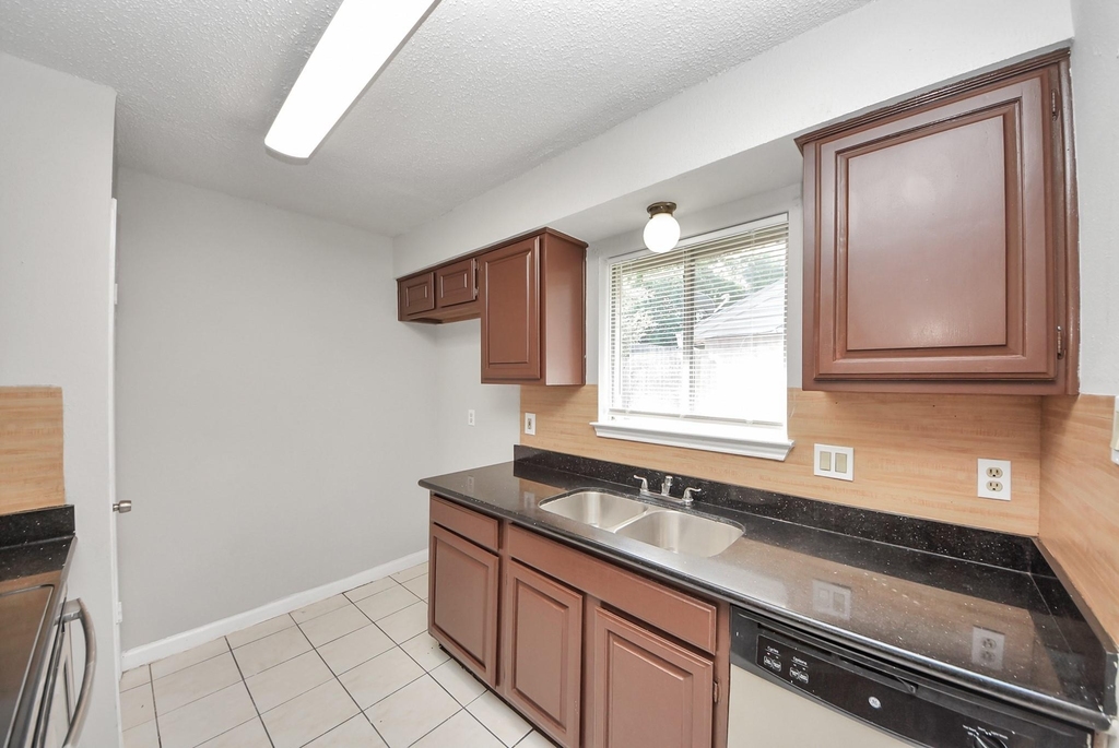 1911 Hammerwood Drive - Photo 21