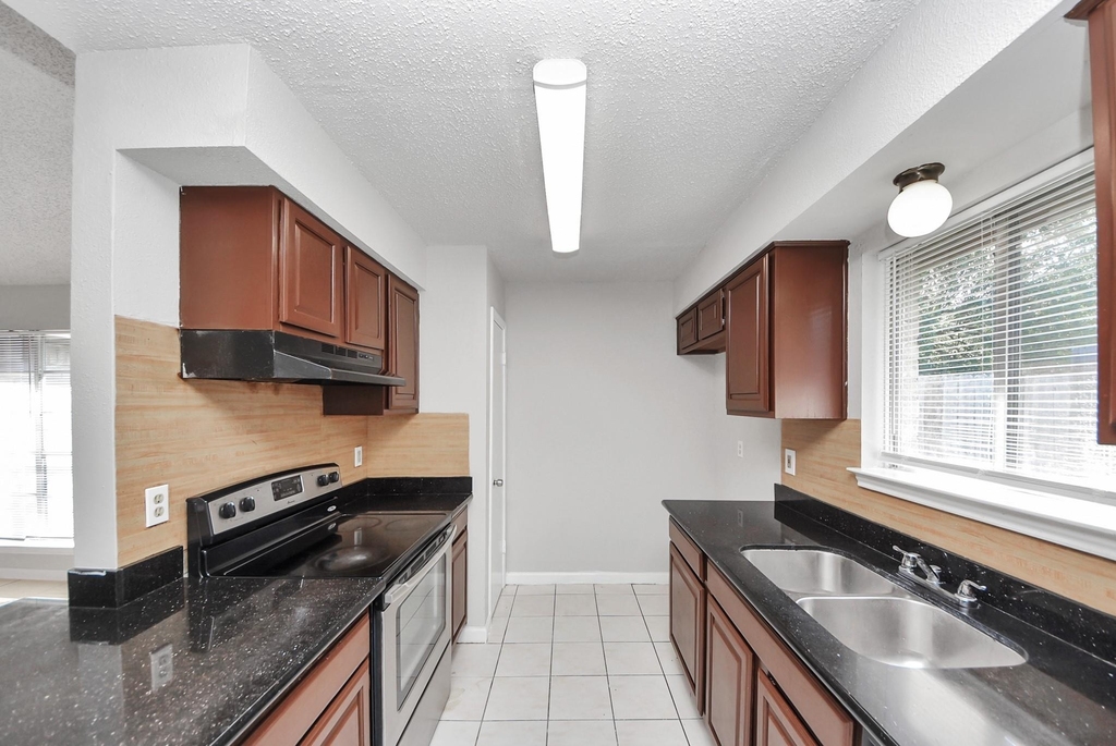 1911 Hammerwood Drive - Photo 15