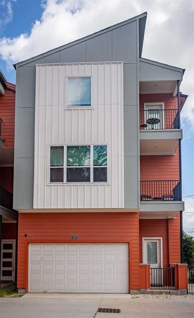 1507 Hickory Street - Photo 2