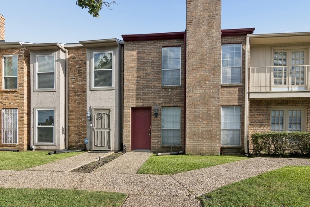 6111 Beverlyhill Street - Photo 1