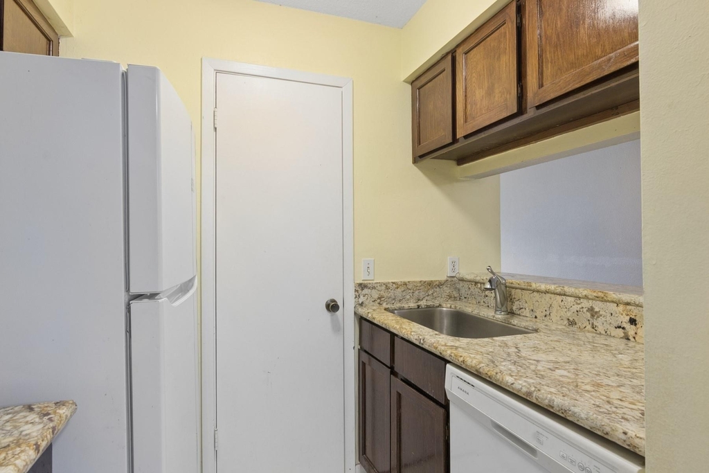 6111 Beverlyhill Street - Photo 9