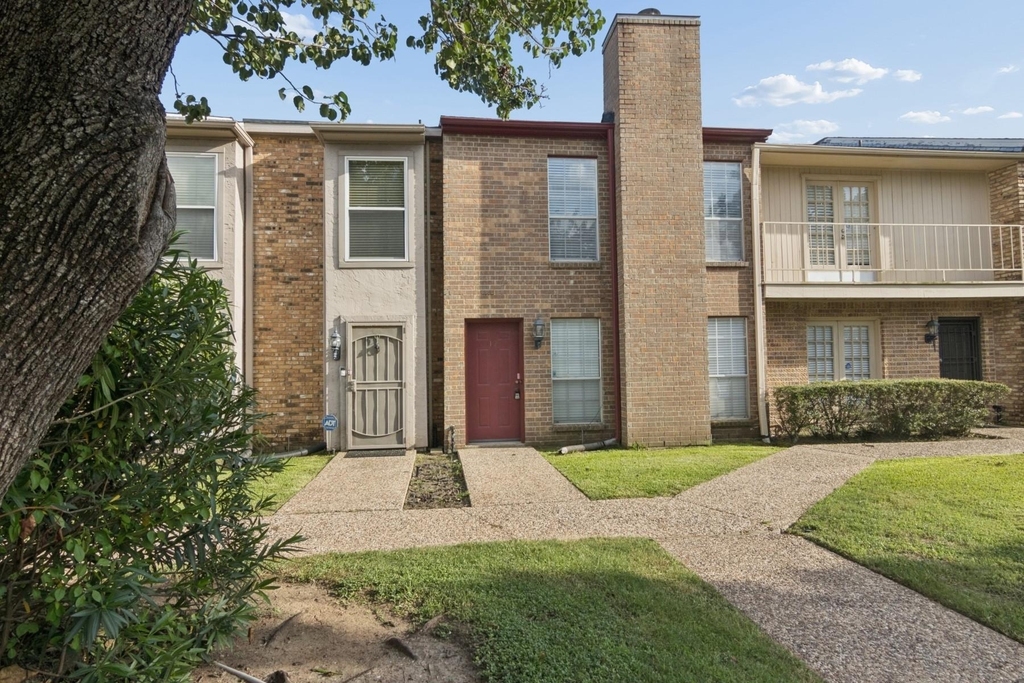 6111 Beverlyhill Street - Photo 2