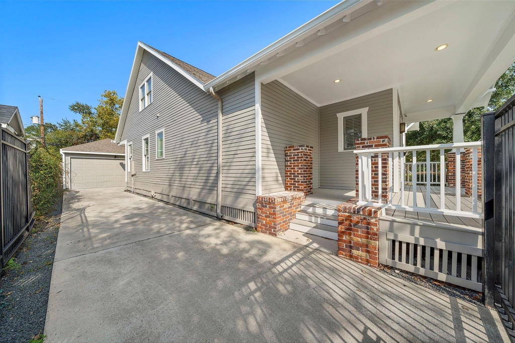 931 W Cottage Street - Photo 2