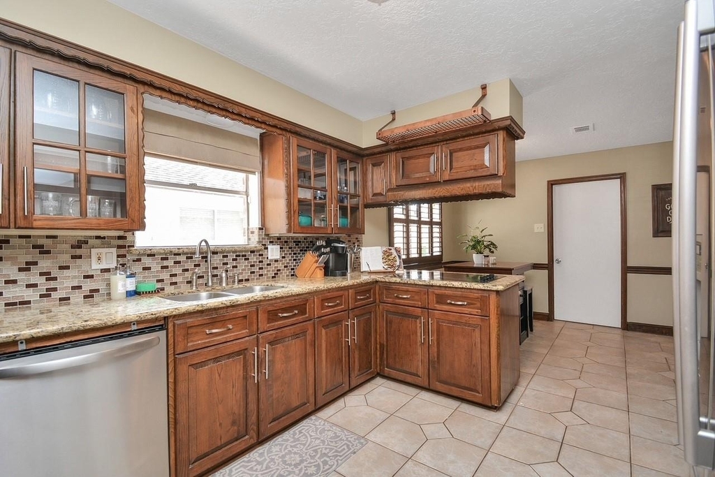 9811 Rocktree Drive - Photo 11