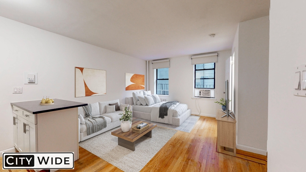 30 Charlton Street - Photo 0