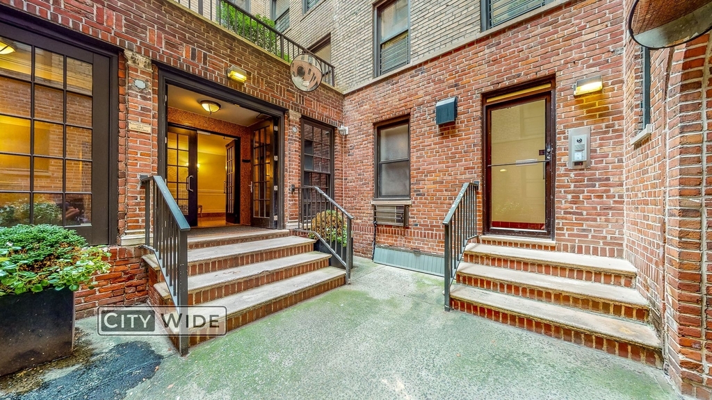 30 Charlton Street - Photo 6