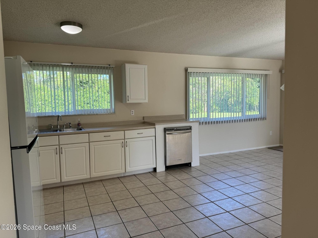 865 Ne Nevada Drive Ne - Photo 6